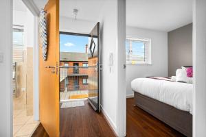 Mint drive 2 Beds With Secure Car Or Van Park w WiFi-Netflix No Deposit Required