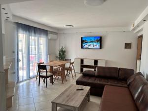 Riviera Apartment II