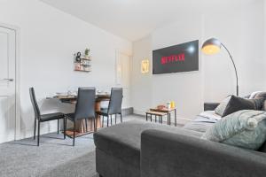 Leicester Central 4BR Home - Garden - Sleeps 10