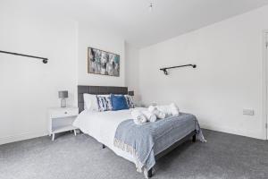 Leicester Central 4BR Home - Garden - Sleeps 10