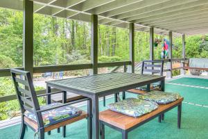 Family Friendly! Mtn Getaway in Maggie Valley