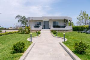 Villa Giota Luxury Living with Private Jacuzzi and Free Car