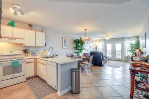 Walkable Beachfront Retreat on Cedar Key!