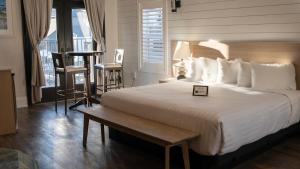 Colonial Hotel & Suites