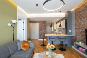 Luxury City-View Apartment & Free Parking