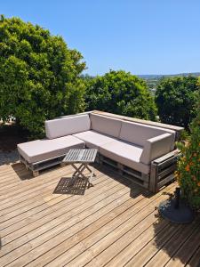 Casa Azul-Tiny house with fantastic view, big outdoor space and pool