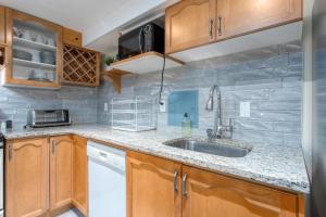 Bright & Modern 1 bedroom unit!