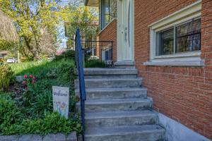 Bright & Modern 1 bedroom unit!