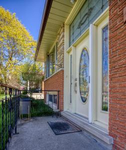 Bright & Modern 1 bedroom unit!