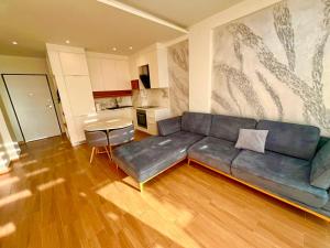 Premium apartment - parking, pool and beach access