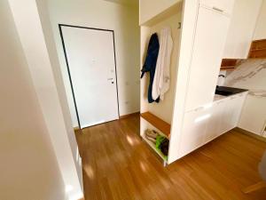 Luxury apartment - parking, pool and beach access