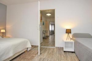 Apartments with parking space Baska, Krk - 24408