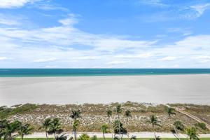 Breezy beachfront condo with panoramic beach view - Ubytování bez kategorie ve městě Marco Island