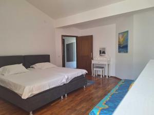 Sea View Apartment Povljana - One Bedroom Apartment with Sea View