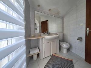 Sea View Apartment Povljana - One Bedroom Apartment with Sea View