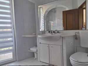 Sea View Apartment Povljana - One Bedroom Apartment with Sea View