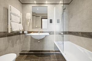 Hotels Hotel De La Darse : photos des chambres