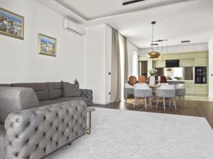 Three-Bedroom Penthouse Apartment