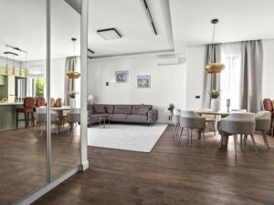 Three-Bedroom Penthouse Apartment