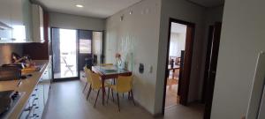 Apartamento na marina com vista 180º junto à praia