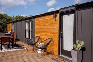 Southwestern Modern Hot Tub