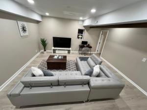 Modern Basement Retreat 2BR King suite