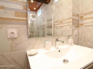 Charmante maison rénovée avec terrasse privée et jardin - FR-1-497-159