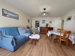 Appartements Spacieux 2 pieces avec balcon et parking proche gare, Royan - FR-1-550-93 : photos des chambres