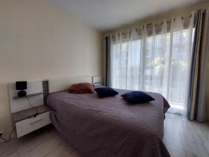 Appartements Spacieux 2 pieces avec balcon et parking proche gare, Royan - FR-1-550-93 : photos des chambres