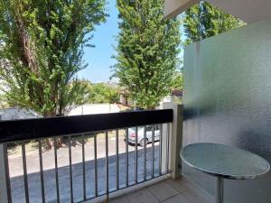 Appartements Spacieux 2 pieces avec balcon et parking proche gare, Royan - FR-1-550-93 : photos des chambres