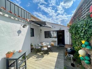 Maison rénovée, loft artiste, Brem Sur Mer, 3 pers, WIFI - FR-1-231-336