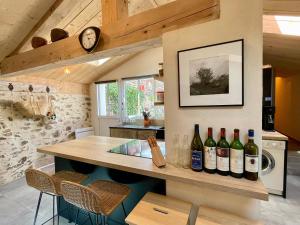 Maisons de vacances Maison renovee, loft artiste, Brem Sur Mer, 3 pers, WIFI - FR-1-231-336 : photos des chambres
