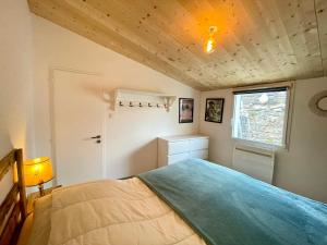 Maisons de vacances Maison renovee, loft artiste, Brem Sur Mer, 3 pers, WIFI - FR-1-231-336 : photos des chambres
