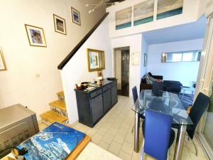 Villa mitoyenne climatisée T3 avec piscine et parking pour 6 - FR-1-607-217