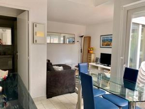 Villa mitoyenne climatisée T3 avec piscine et parking pour 6 - FR-1-607-217