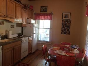 One-Bedroom Apartment room in Calhoun House Inn & Suites
