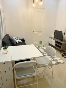 Cozy 1-Br Home-Away-from-Home