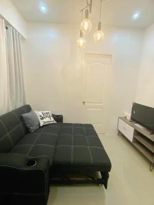 Cozy 1-Br Home-Away-from-Home