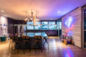 OF8 - Novo Bhaus VN Oscar Freire - Vista Jardins Incrível - 17o andar - Silencioso - Ao lado do Metrô - Estacionamento pago no prédio - Piscina - Academia - Lavanderia Omo - Minimercado - Coworking