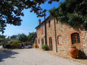 Exquisite Villa in San Venanzo with Private Pool