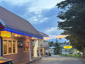 Athabasca Hillside Motel