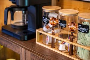 Lux 7BR Cabin, Pool, Hot Tub, Game Room, Dollywood for 24