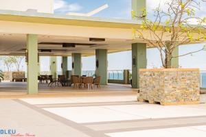 Verdon Parc l Chic Tropical 2BR l Resort type Condominium l Close to SM City Ecoland l Managed by Bleuspace