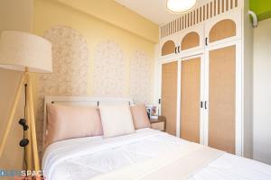 Verdon Parc l Chic Tropical 2BR l Resort type Condominium l Close to SM City Ecoland l Managed by Bleuspace