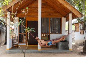 Sand Dune Beach Hotel & Surf Camp