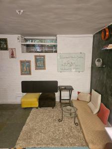 The BeautIFUl BollyWooD HOME 2BHK in Bandra