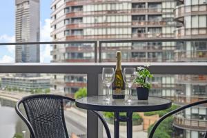 High-Rise 2BR Luxury Apartment NYC-Inspired Design with Pool Gym Parking and Waterfront Views