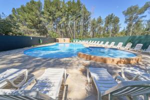 Évasion aux Cystes - Piscine & terrasse