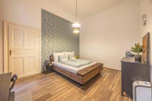 Spacious n Cozy 5BEDROOM Apartment on Teréz Boulevard