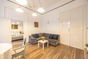 Spacious n Cozy 5BEDROOM Apartment on Teréz Boulevard